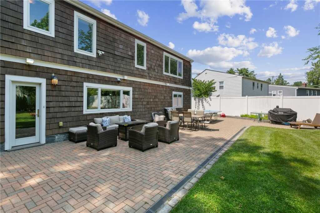 691 Wilmot Road, New Rochelle, NY 10583 - Photo 4 of 29