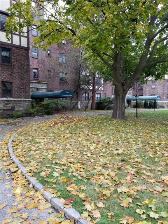 110 Stonelea Place, Unit #2F, New Rochelle, NY 10801 - Photo 2 of 16