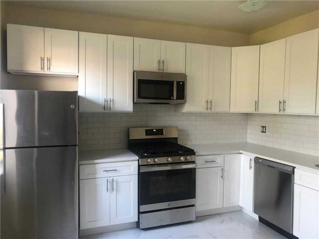 110 Stonelea Place, Unit #2F, New Rochelle, NY 10801 - Photo 4 of 16