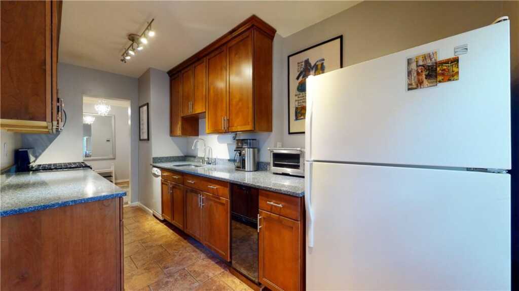 42 Barker Avenue, Unit #4G, White Plains, NY 10601 - Photo 6 of 22