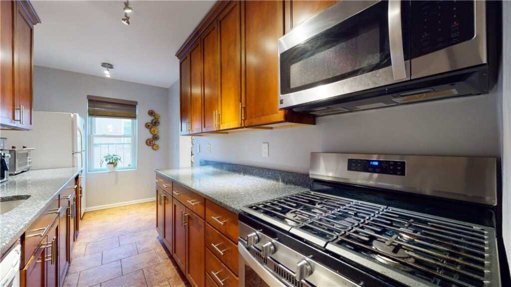 42 Barker Avenue, Unit #4G, White Plains, NY 10601 - Photo 7 of 22
