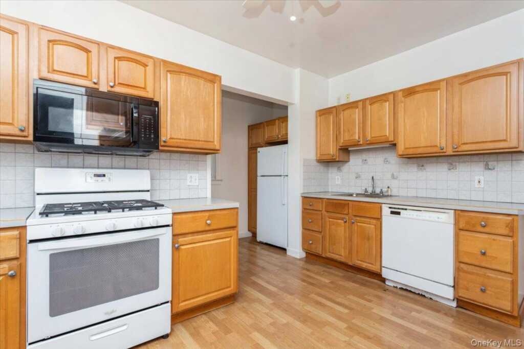 7 Flower Street, New Rochelle, NY 10801 - Photo 13 of 28