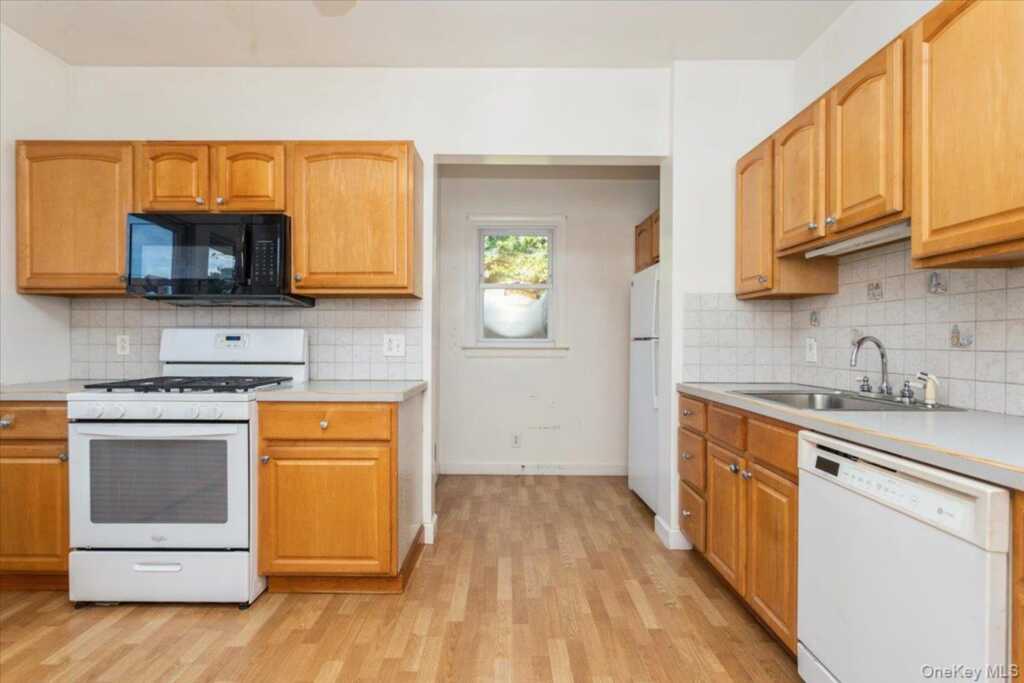 7 Flower Street, New Rochelle, NY 10801 - Photo 15 of 28