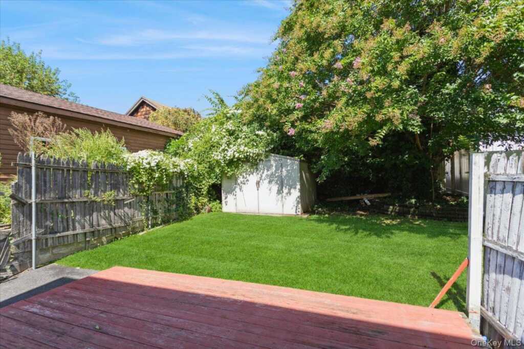 7 Flower Street, New Rochelle, NY 10801 - Photo 26 of 28