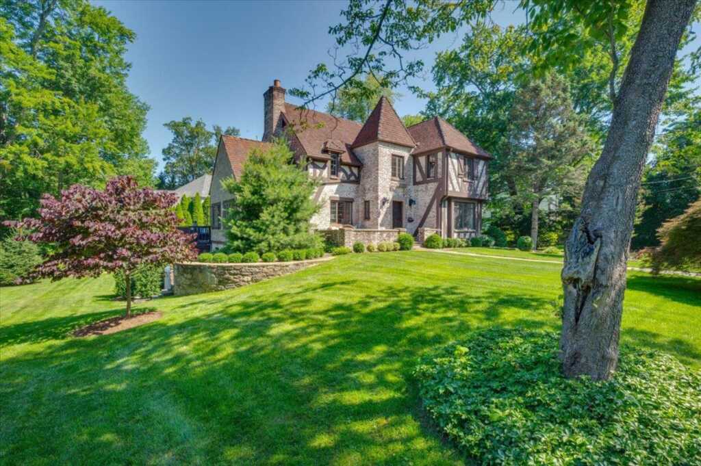 566 Forest Avenue, New Rochelle, NY 10804