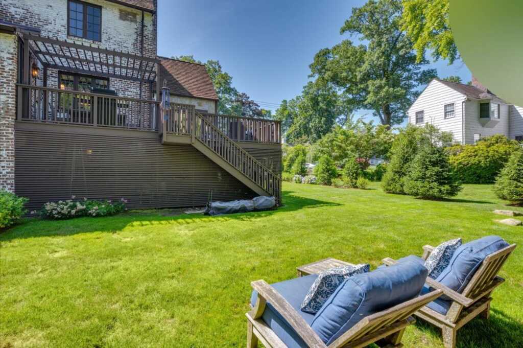 566 Forest Avenue, New Rochelle, NY 10804 - Photo 30 of 37