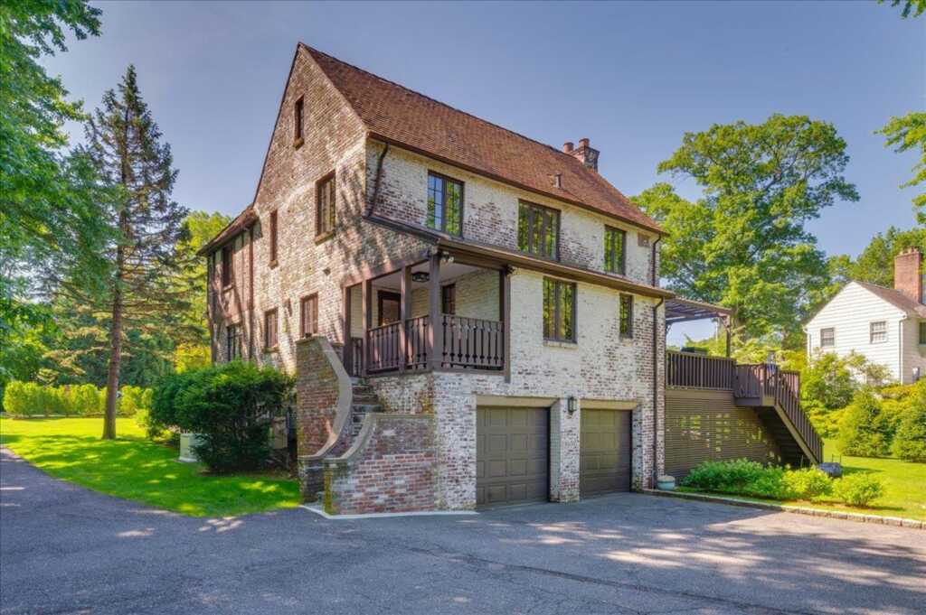 566 Forest Avenue, New Rochelle, NY 10804 - Photo 32 of 37