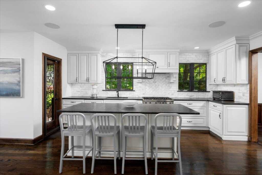 566 Forest Avenue, New Rochelle, NY 10804 - Photo 7 of 37