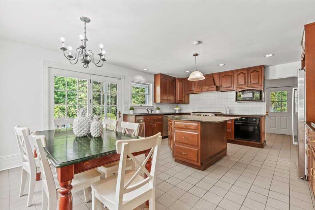 655 North Street, Rye, NY 10580 - Photo 7 of 48
