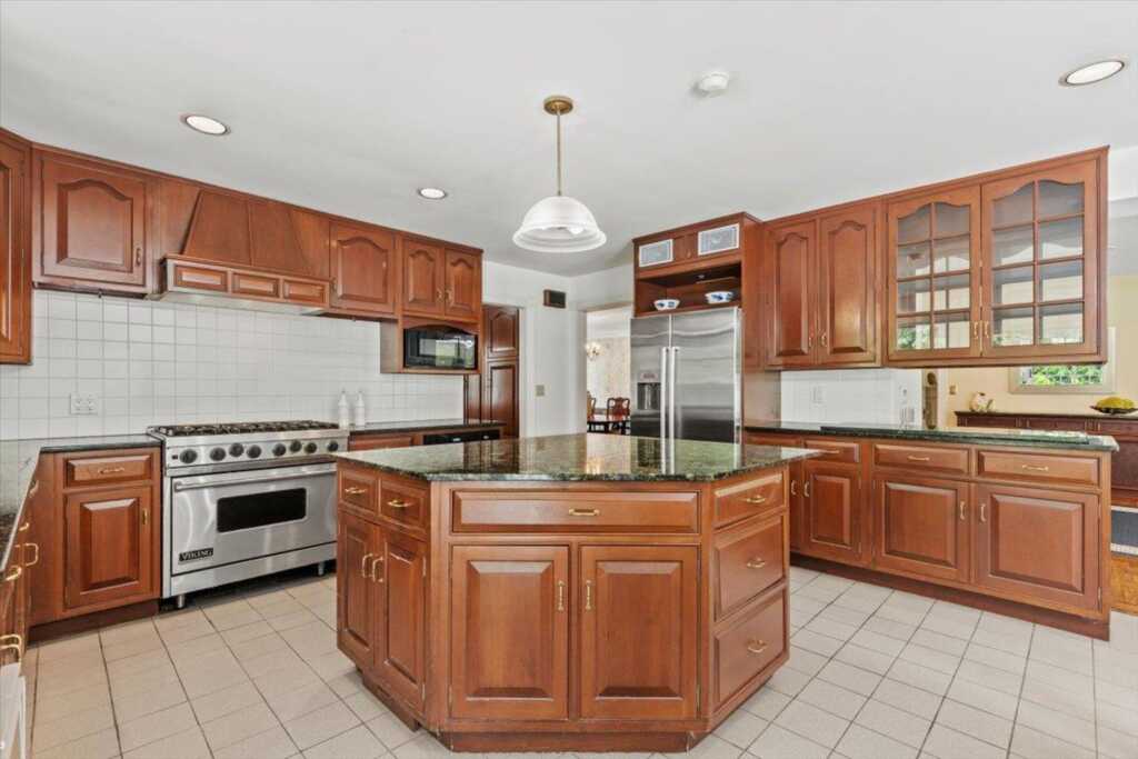 655 North Street, Rye, NY 10580 - Photo 8 of 48