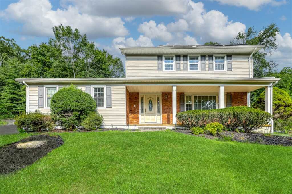 15 Strathmore Drive, New City, NY 10956