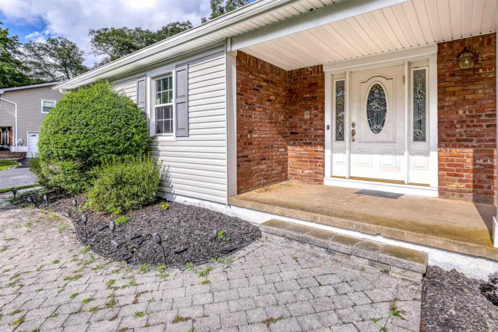 15 Strathmore Drive, New City, NY 10956 - Photo 3 of 22