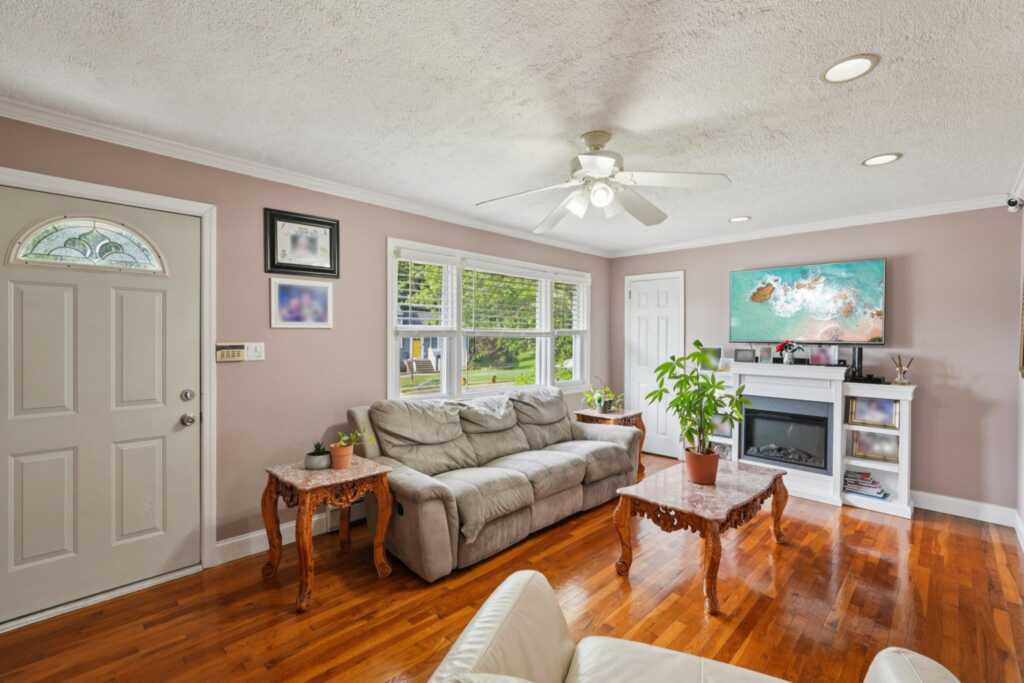 17 Maplewood Boulevard, Suffern, NY 10901 - Photo 12 of 47
