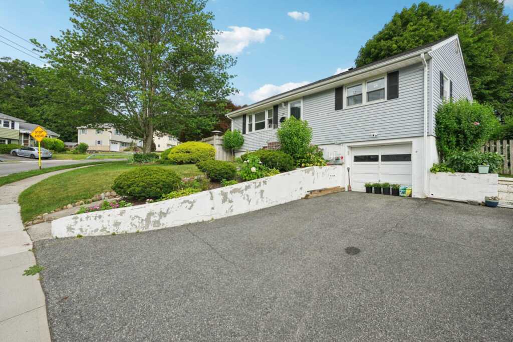 17 Maplewood Boulevard, Suffern, NY 10901 - Photo 4 of 47