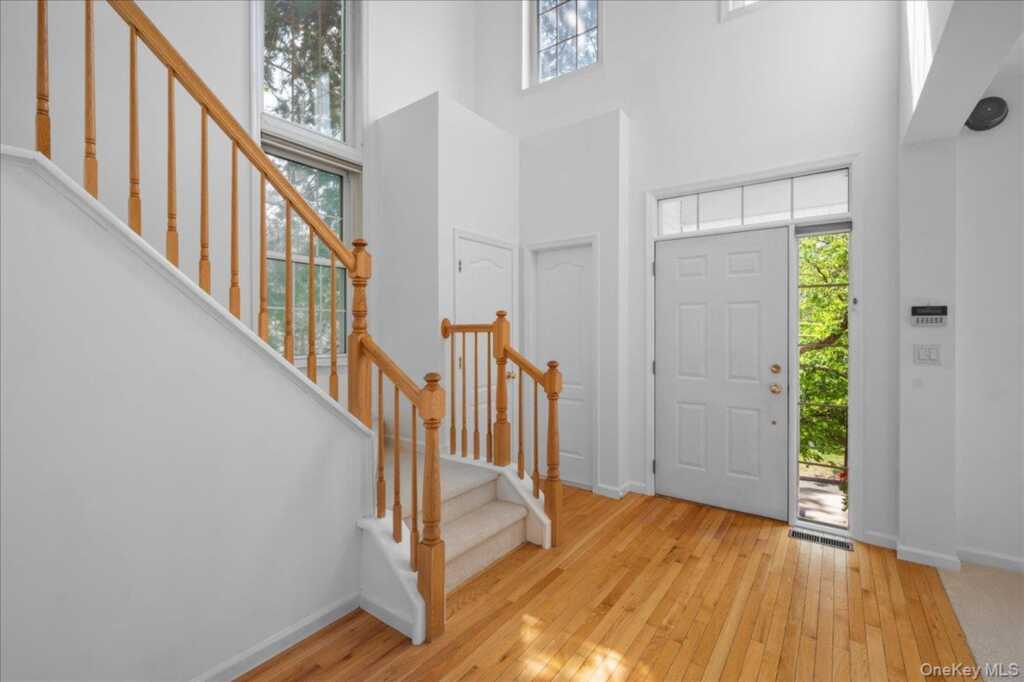60 Bellefair Road, Rye, NY 10573 - Photo 2 of 40