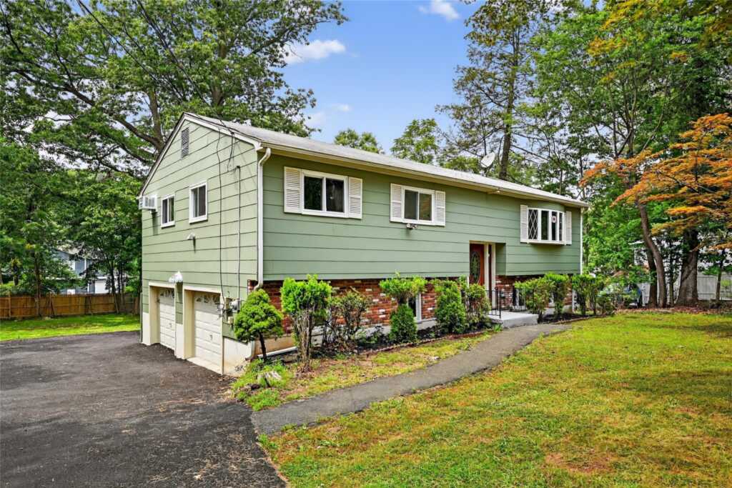 402 Kings Highway, Valley Cottage, NY 10989 - Photo 5 of 50