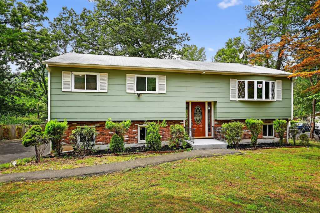 402 Kings Highway, Valley Cottage, NY 10989 - Photo 7 of 50