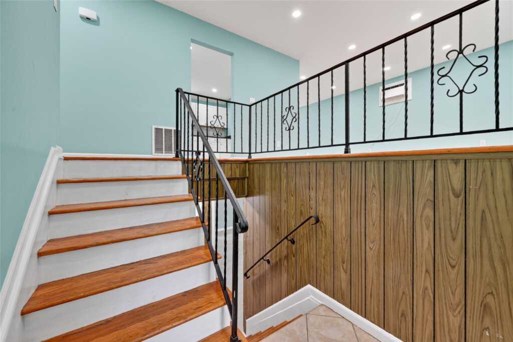 402 Kings Highway, Valley Cottage, NY 10989 - Photo 8 of 50