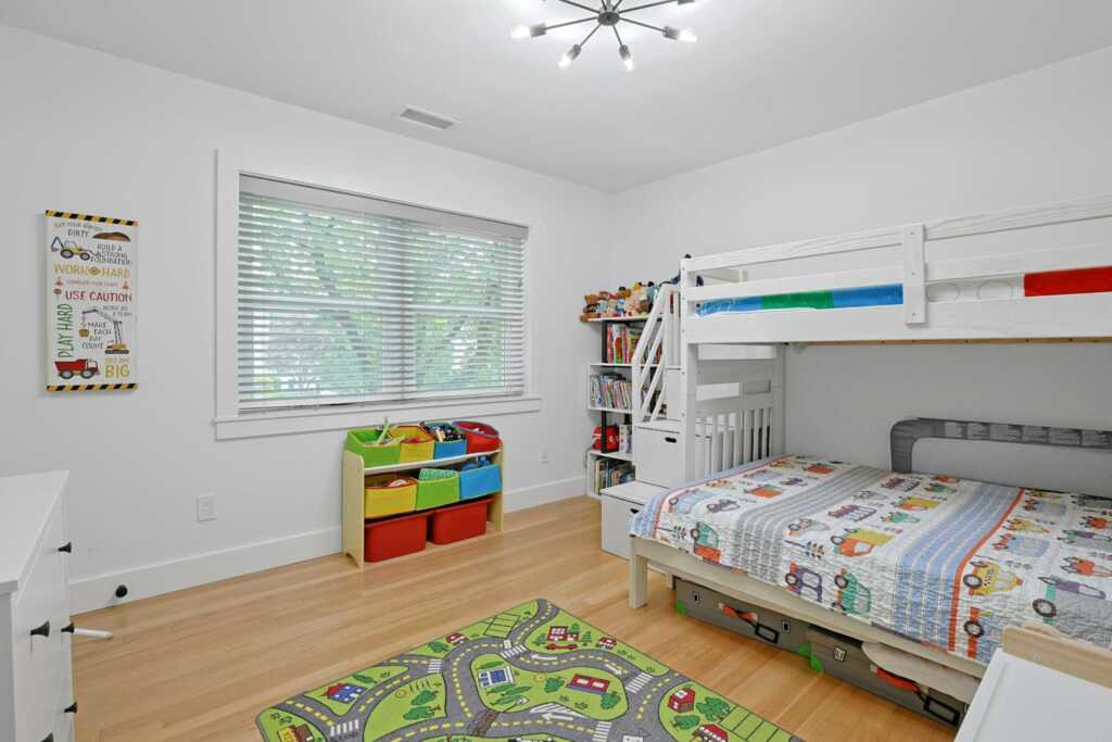 73 Bon Air Avenue, New Rochelle, NY 10804 - Photo 15 of 25