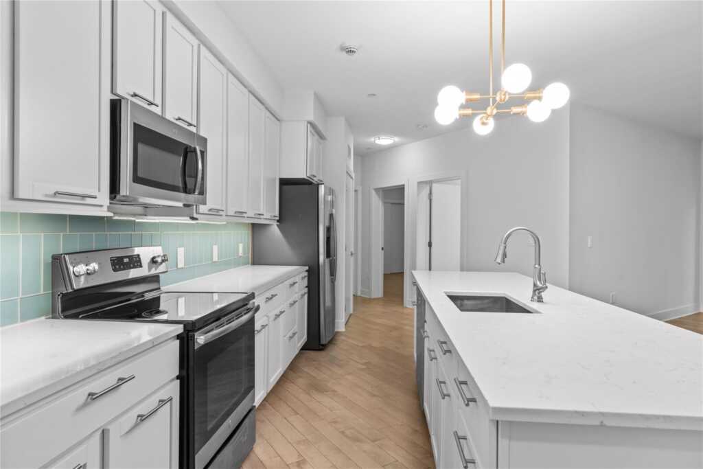 20 Burling Lane, Unit #4L, New Rochelle, NY 10801