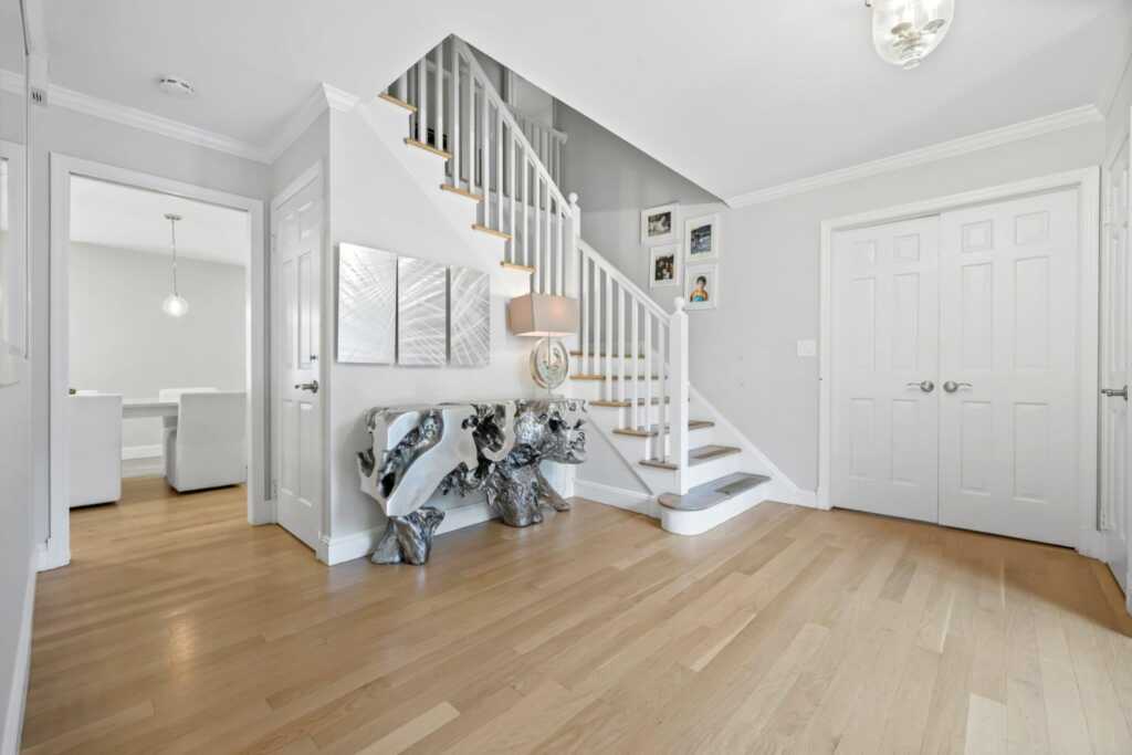 8 Eldredge Place, Rye, NY 10580 - Photo 2 of 20
