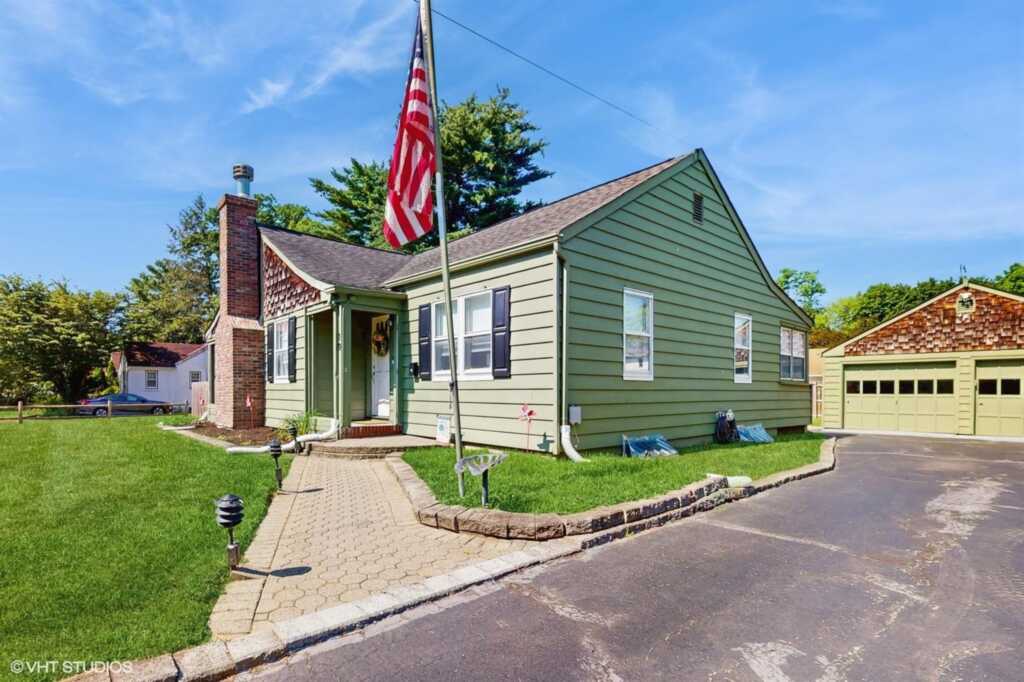 19 Crestwood Drive, New City, NY 10956 - Photo 5 of 50