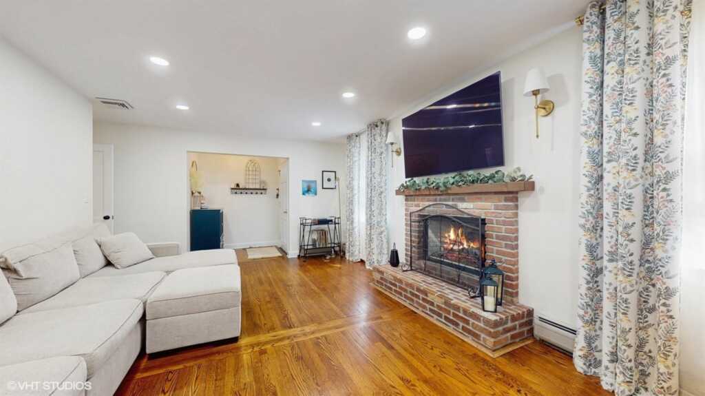 19 Crestwood Drive, New City, NY 10956 - Photo 8 of 50