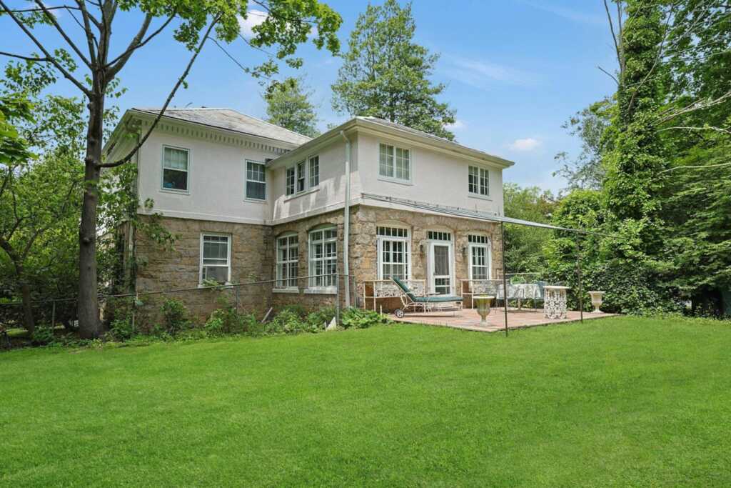 50 Forest Circle, New Rochelle, NY 10804 - Photo 2 of 17