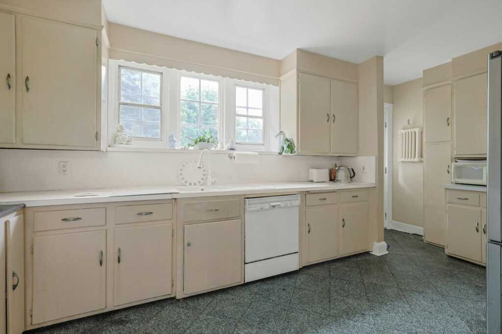 50 Forest Circle, New Rochelle, NY 10804 - Photo 8 of 17
