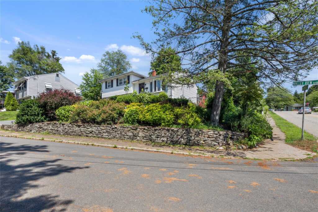 8 Valley View Terrace, Suffern, NY 10901 - Photo 32 of 33