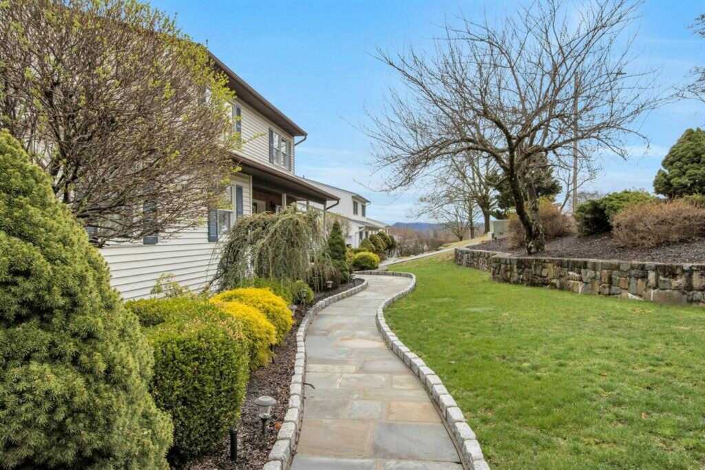 68 Walter Drive, Stony Point, NY 10980 - Photo 2 of 21