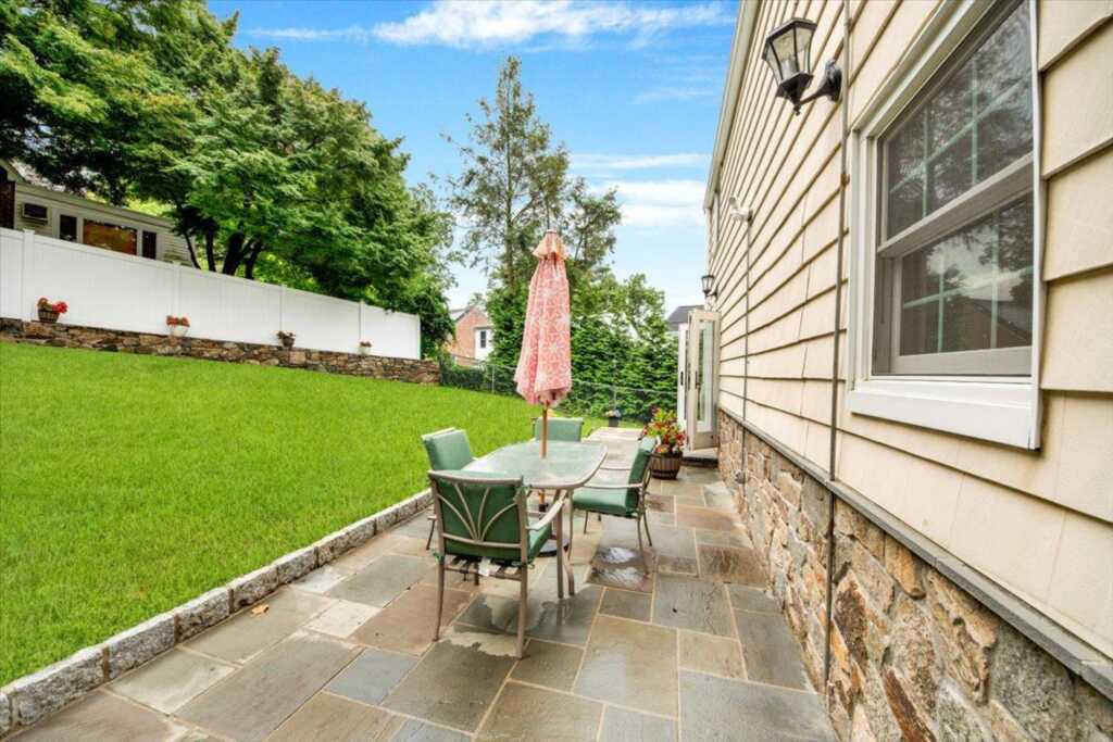 2356 Palmer Avenue, New Rochelle, NY 10801 - Photo 18 of 28