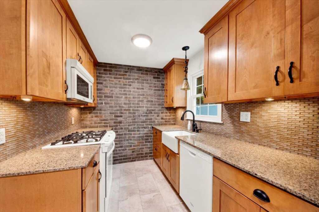 2356 Palmer Avenue, New Rochelle, NY 10801 - Photo 3 of 28
