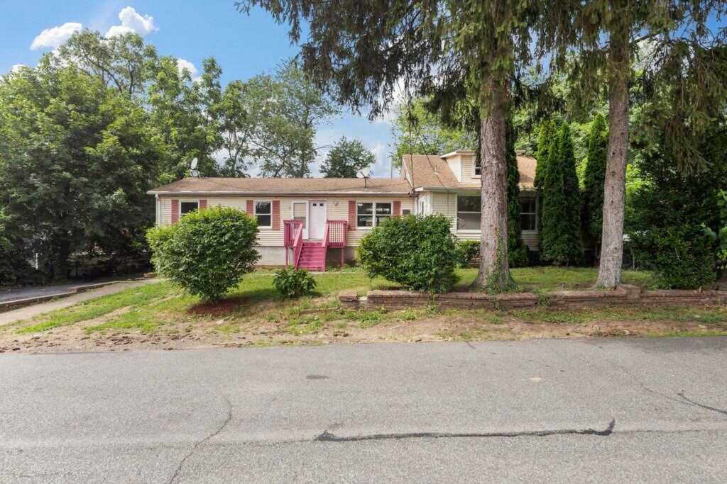 14 Cooper Dr, Nanuet, NY 10954