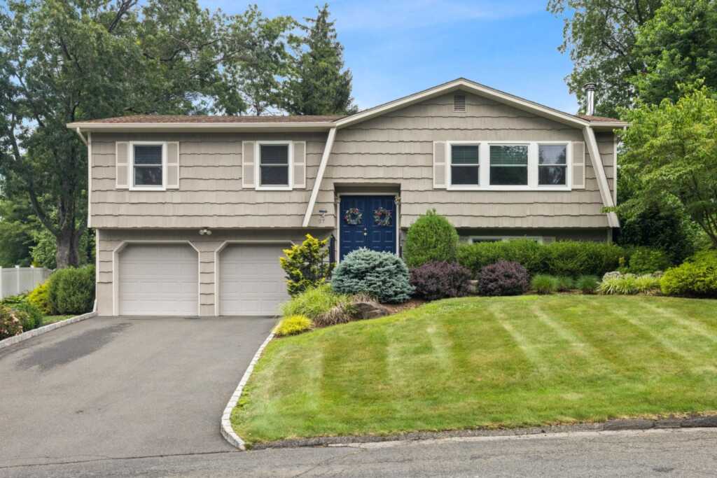 27 Stubbe Drive, Stony Point, NY 10980