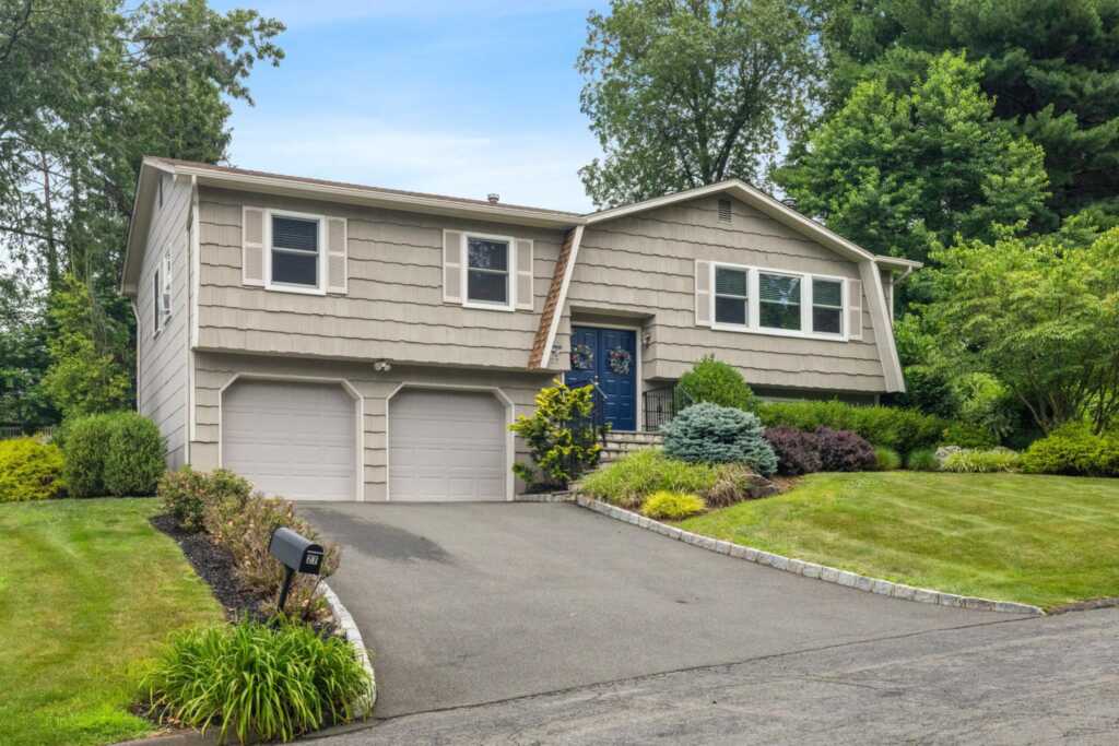 27 Stubbe Drive, Stony Point, NY 10980 - Photo 2 of 36