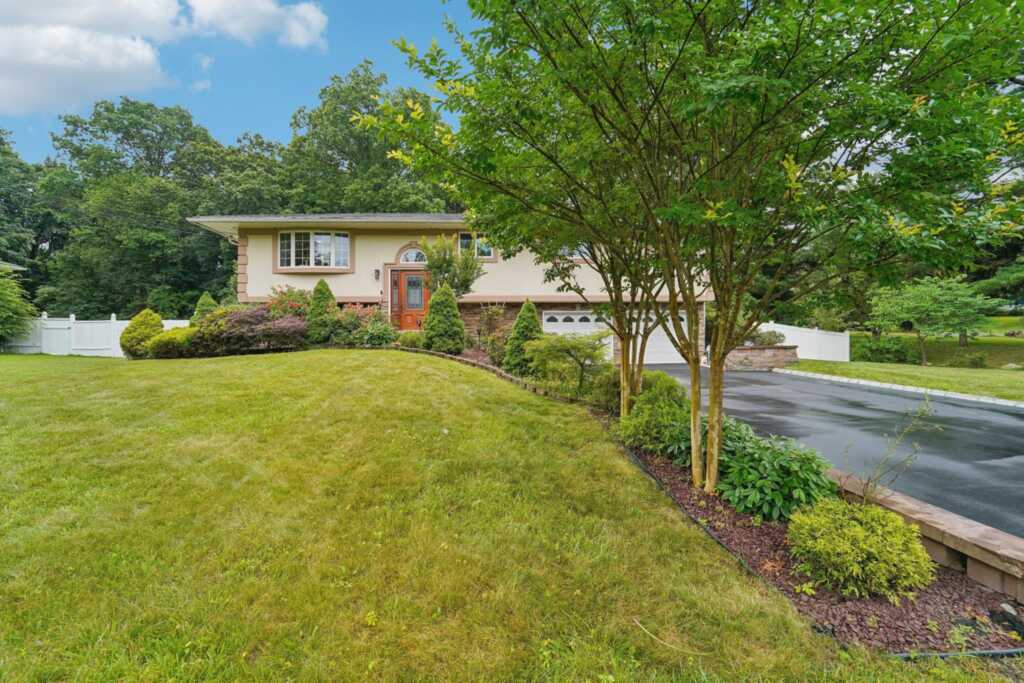 30 Birchwood Terrace, Nanuet, NY 10954 - Photo 2 of 48