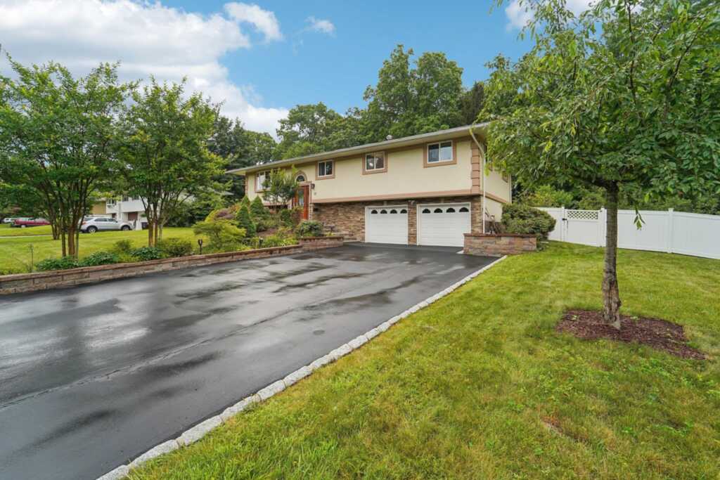 30 Birchwood Terrace, Nanuet, NY 10954 - Photo 3 of 48