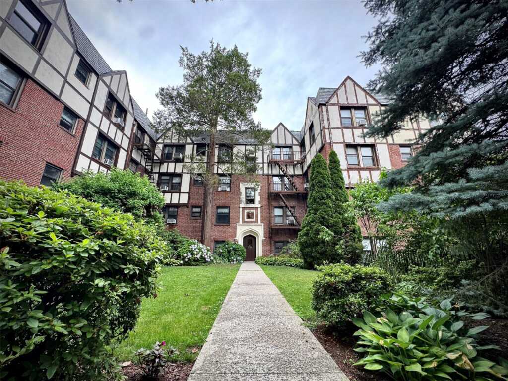 3 Greenridge Avenue, Unit #7B, White Plains, NY 10605
