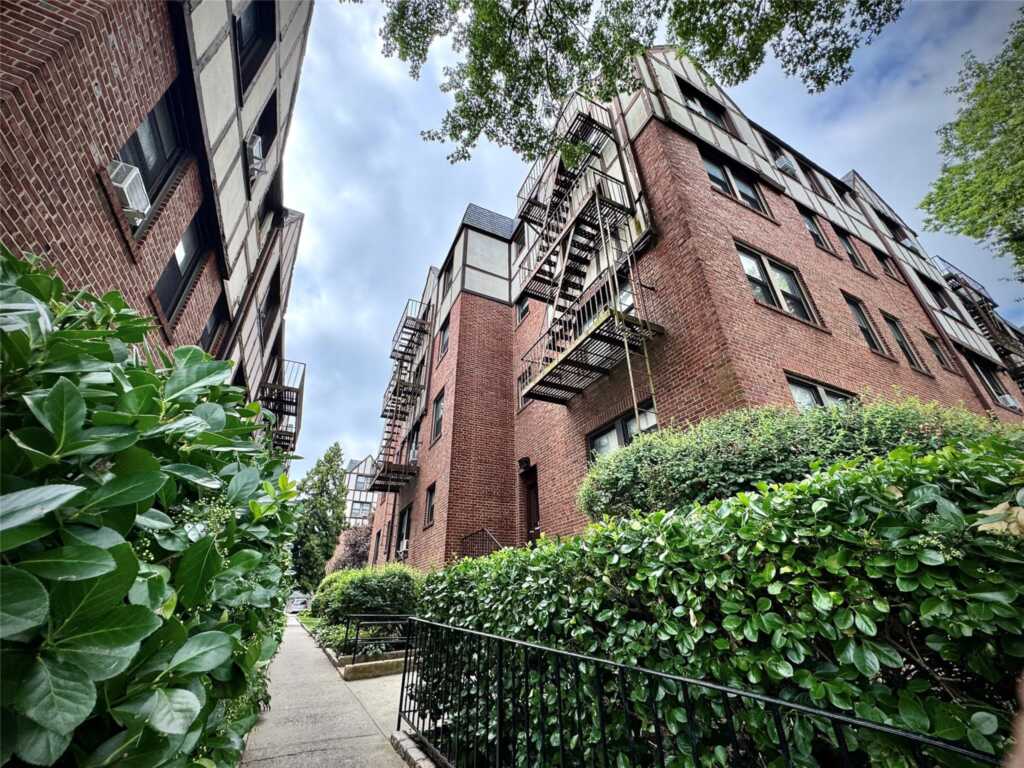 3 Greenridge Avenue, Unit #7B, White Plains, NY 10605 - Photo 12 of 13