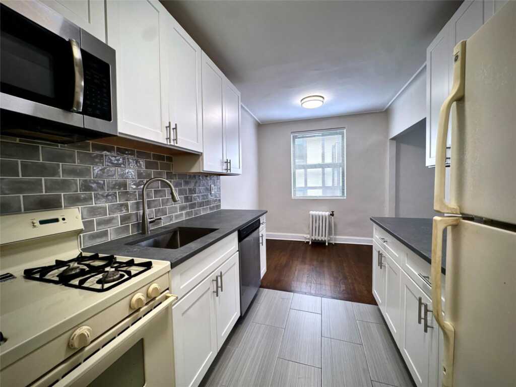 3 Greenridge Avenue, Unit #7B, White Plains, NY 10605 - Photo 2 of 13