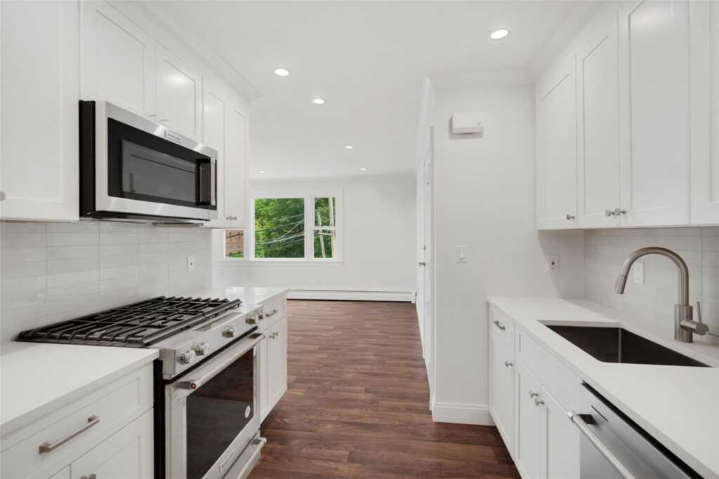 11 Orchard Avenue, Unit #4, Rye, NY 10580 - Photo 2 of 8