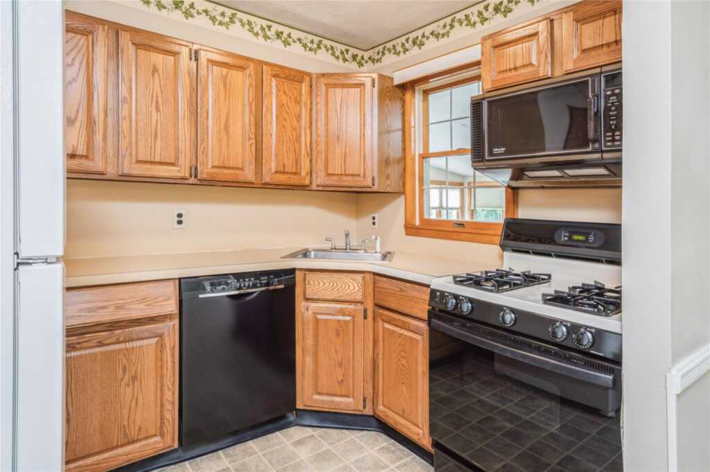 5 Hillaire Place, Nanuet, NY 10954 - Photo 5 of 30