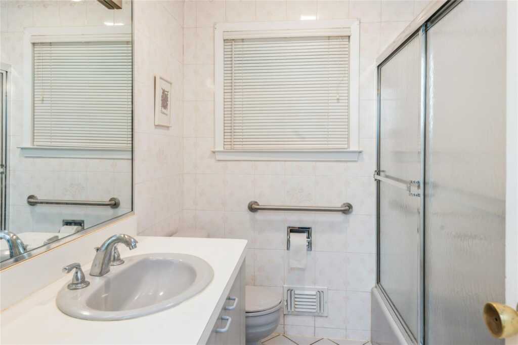 4 Roland Court, Nanuet, NY 10954 - Photo 13 of 28