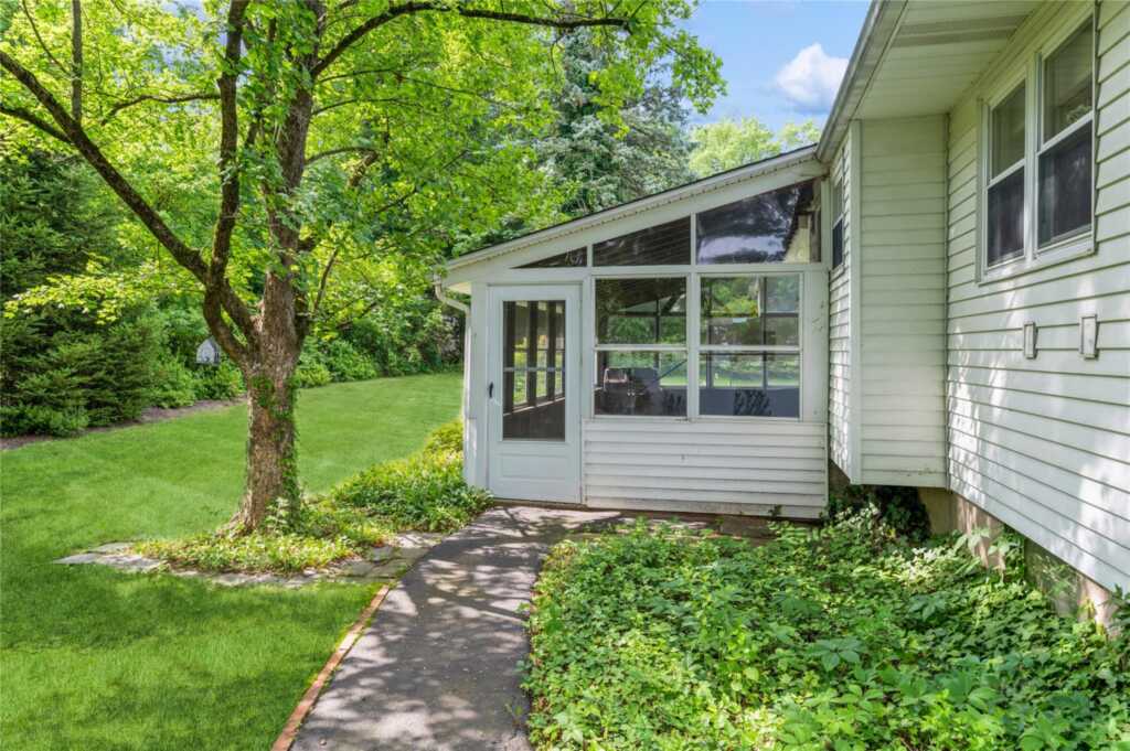 4 Roland Court, Nanuet, NY 10954 - Photo 23 of 28