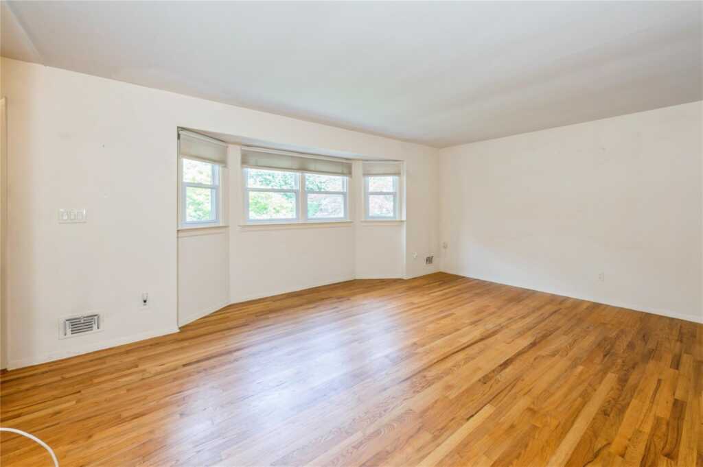 4 Roland Court, Nanuet, NY 10954 - Photo 4 of 28