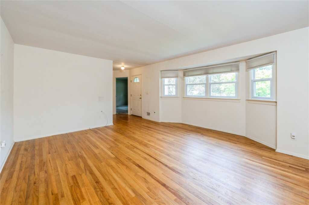4 Roland Court, Nanuet, NY 10954 - Photo 5 of 28