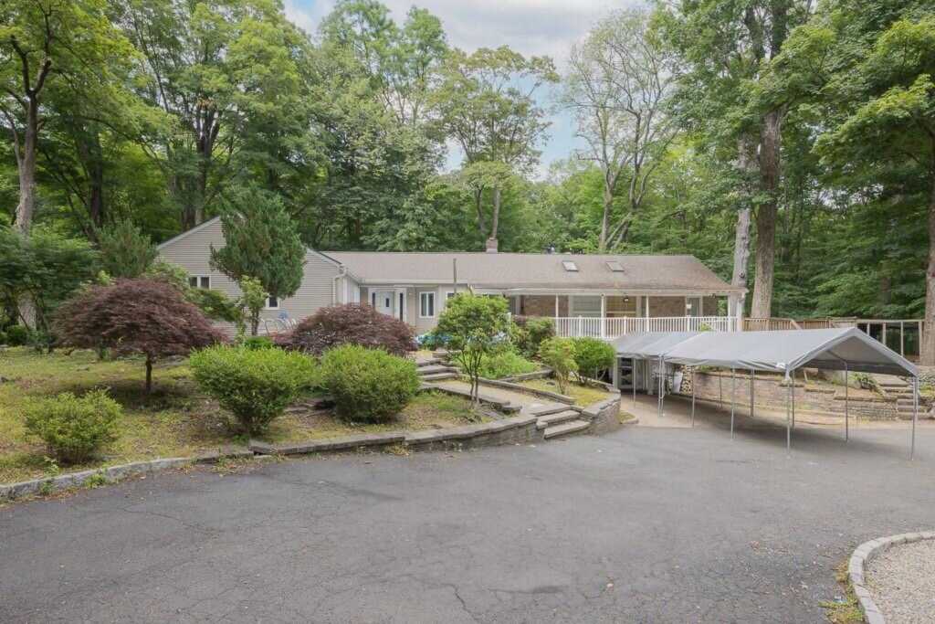 23 Sky Meadow Road, Suffern, NY 10901 - Photo 2 of 36
