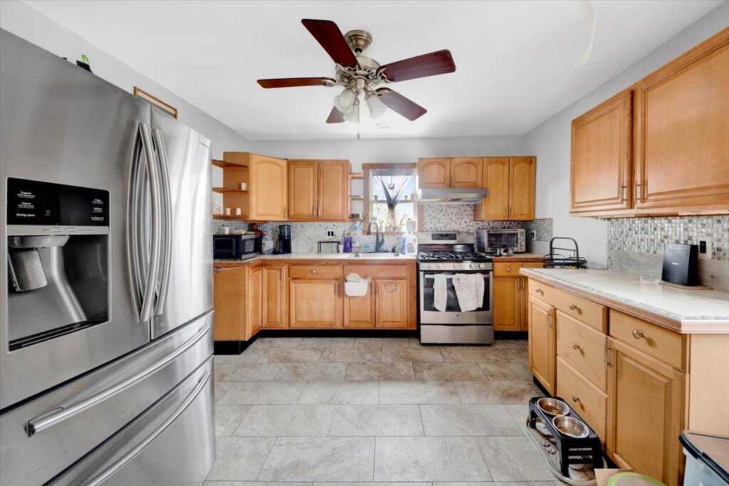 14 Bartels Place, New Rochelle, NY 10801 - Photo 6 of 21