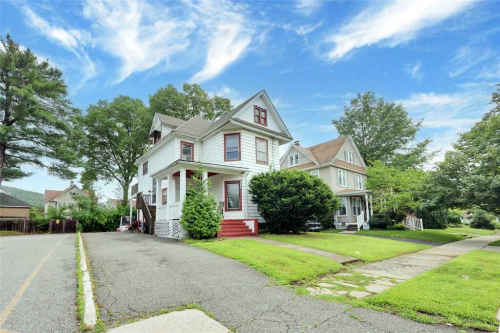 70 E Maple, Unit #2F, Suffern, NY 10901